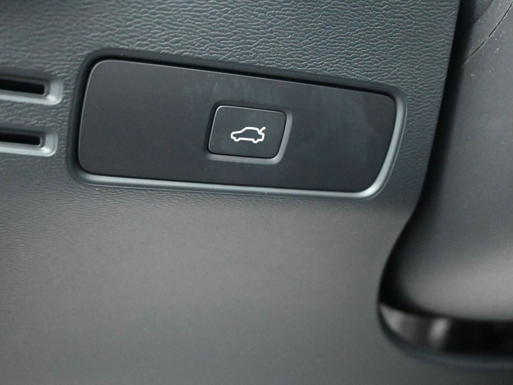 Used 2023 Volvo XC40 Recharge Ultimate w/ Protection Package Premier image 21