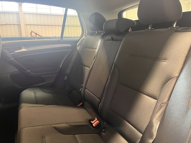 Used 2019 Volkswagen e-Golf SE w/ Driver Assistance Package image 17