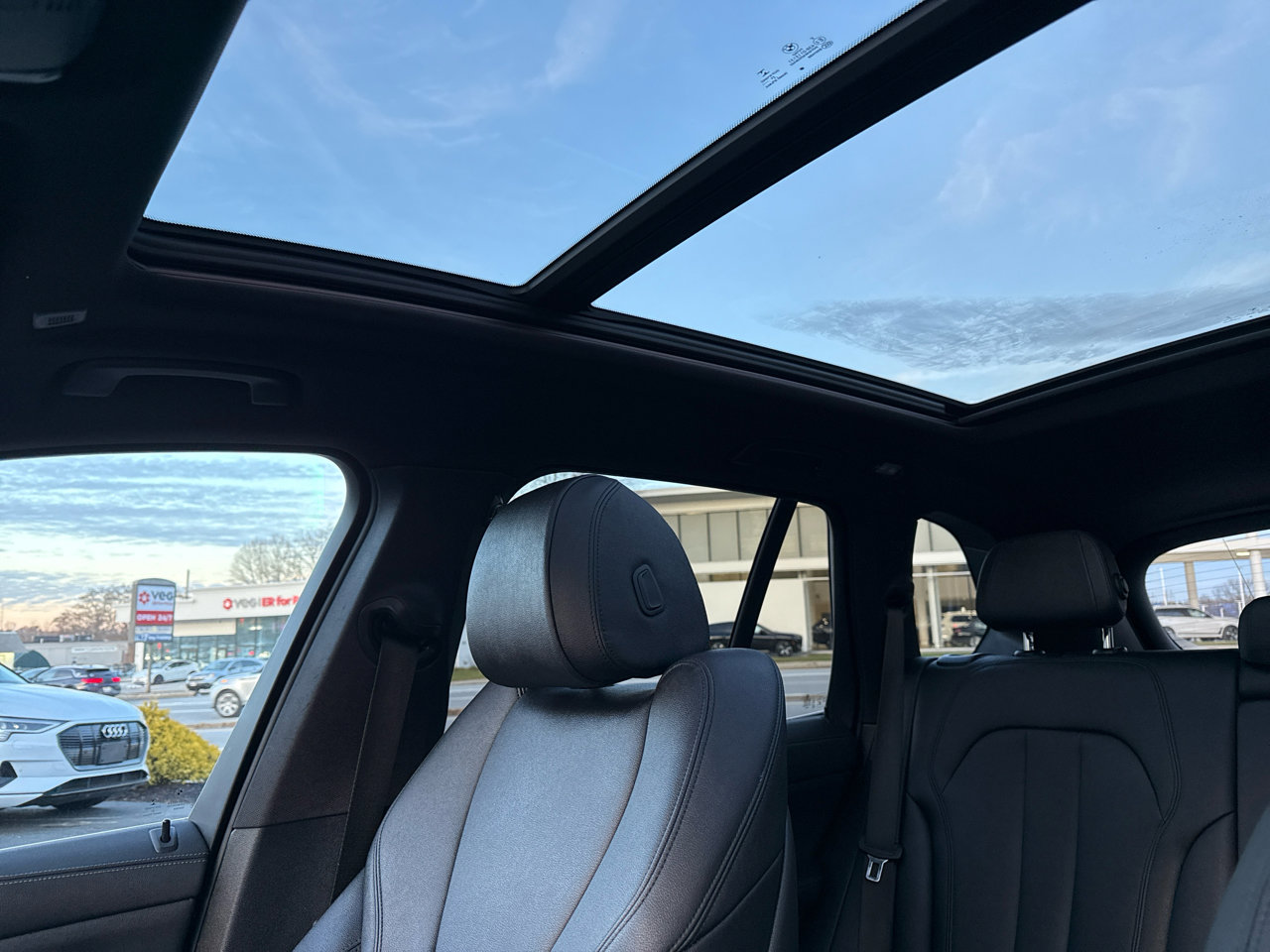 Used 2022 BMW X5 xDrive40i w/ Premium Package image 54