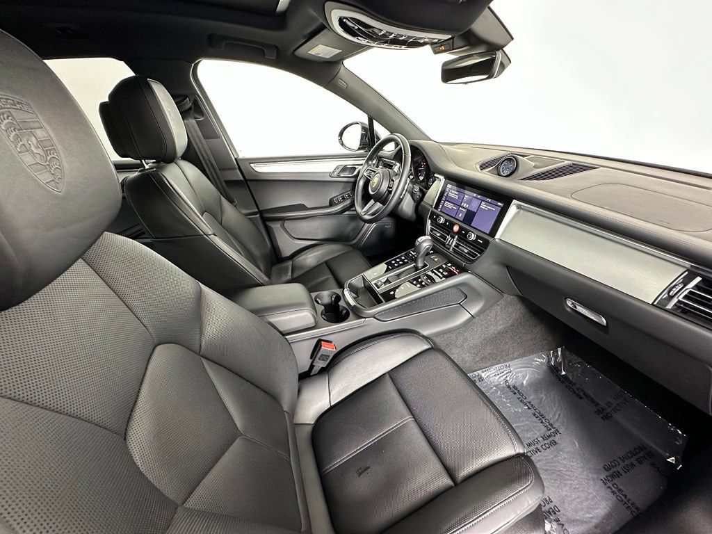 Certified 2025 Porsche Macan w/ Premium Package Plus AWD/4WD image 43
