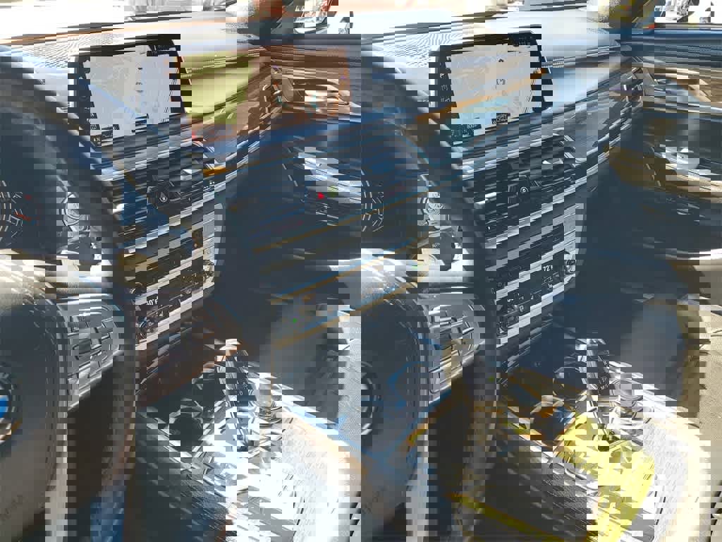 Used 2019 BMW 740i w/ Executive Package image 30