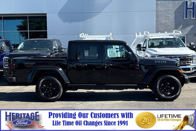 Used 2022 Jeep Gladiator Sport AWD/4WD image 3