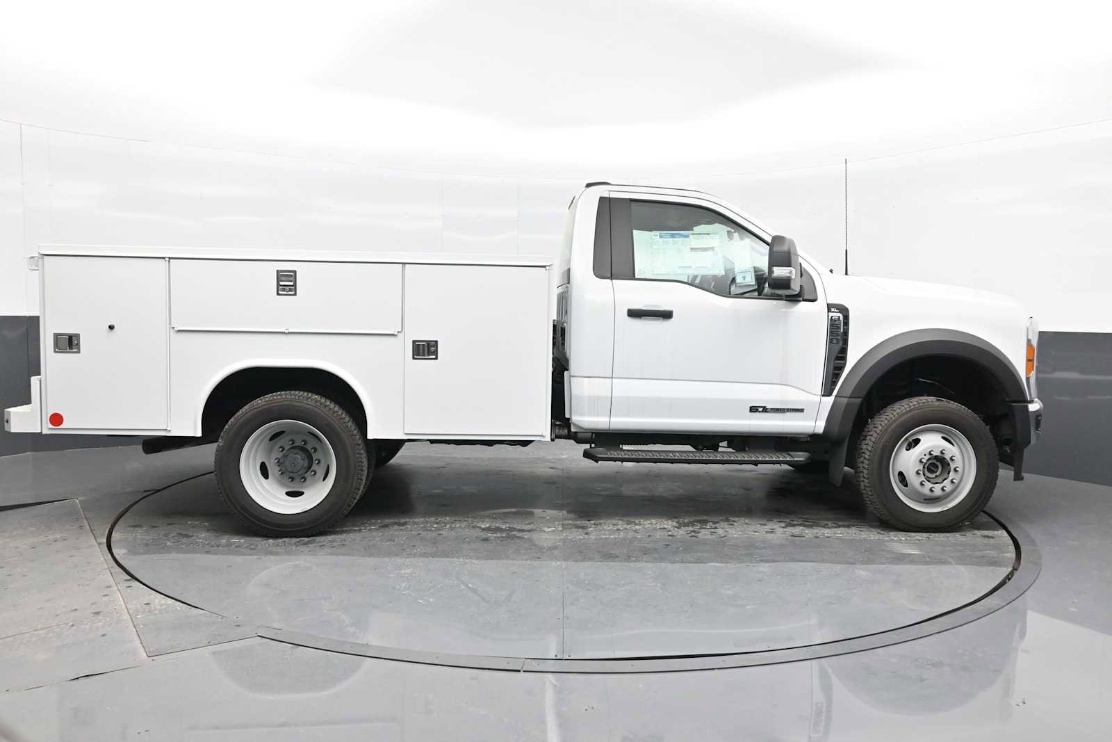 New 2023 Ford F550 4x4 Regular Cab Super Duty image 9