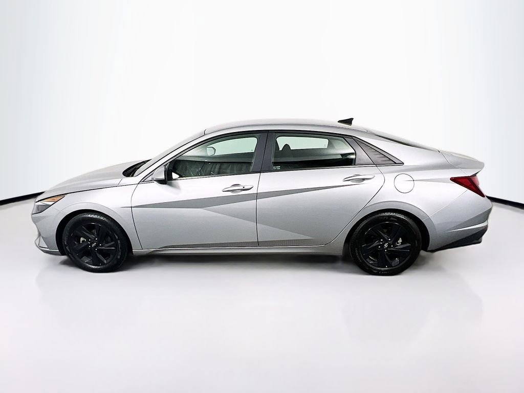 Certified 2021 Hyundai Elantra SEL FWD image 4
