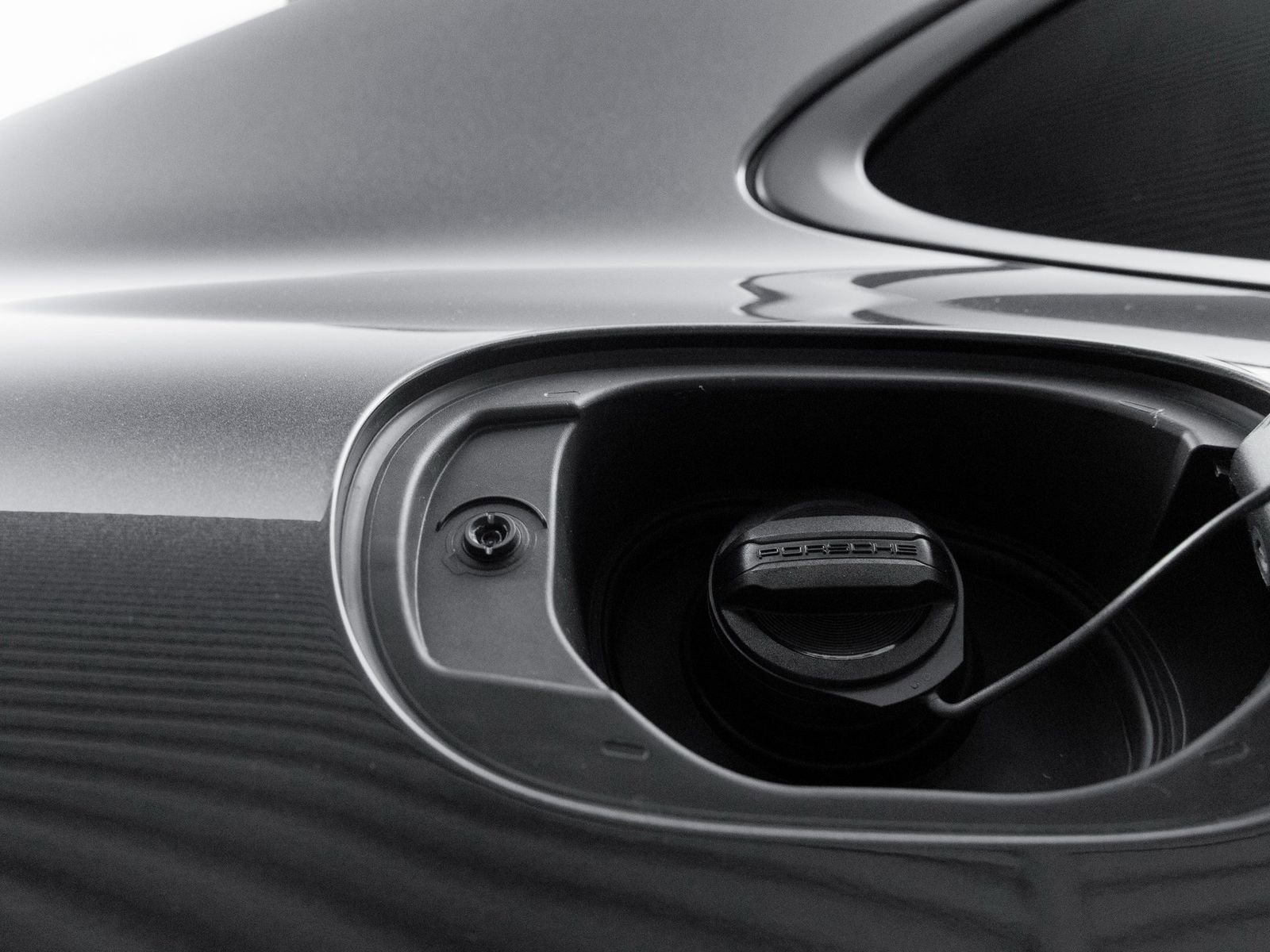 Used 2025 Porsche Macan AWD/4WD image 29