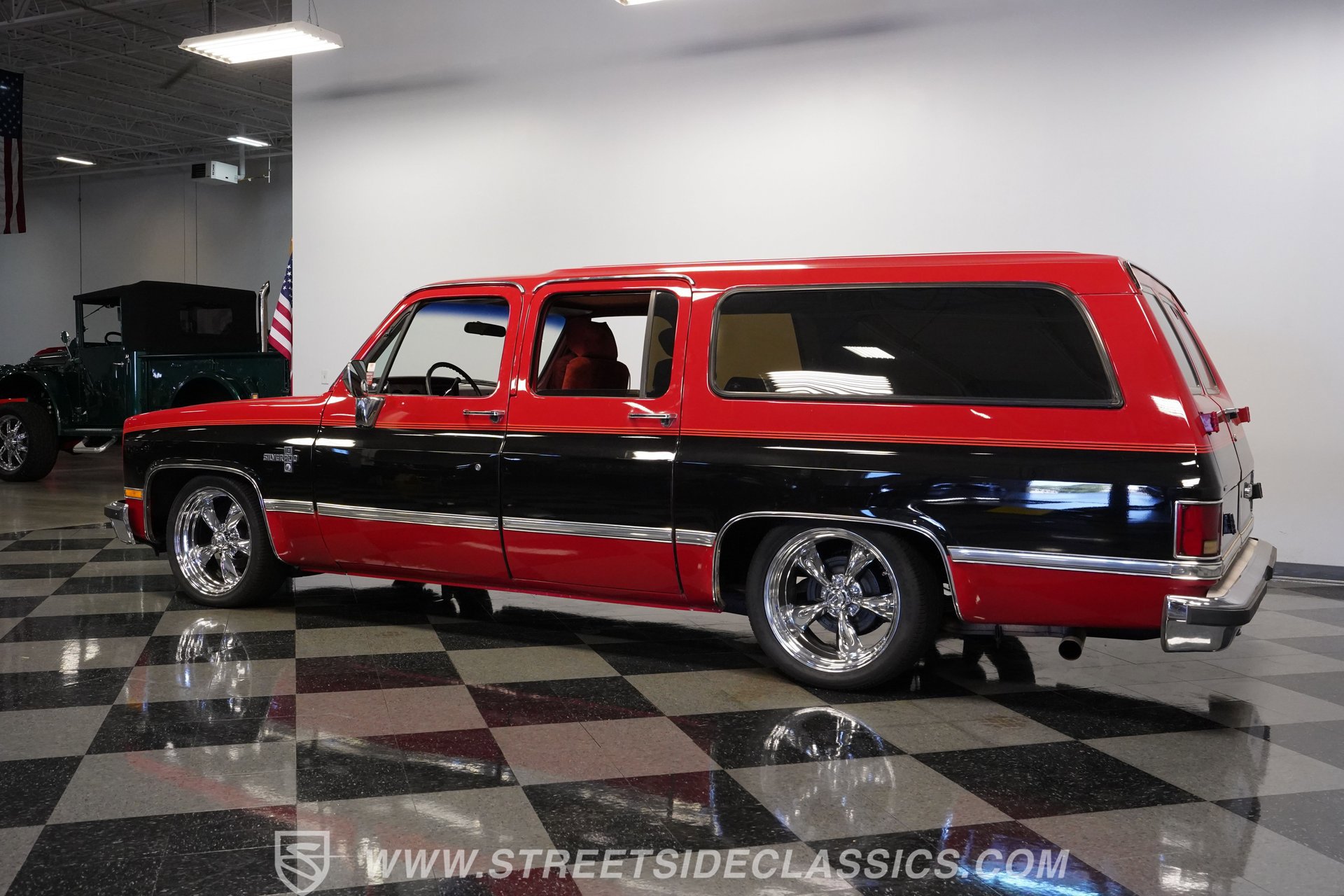 Used 1987 Chevrolet Suburban 2WD image 8