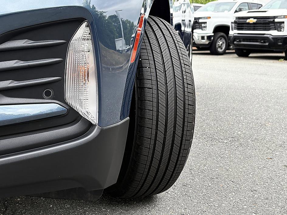 Used 2024 Chevrolet Equinox LT FWD image 28