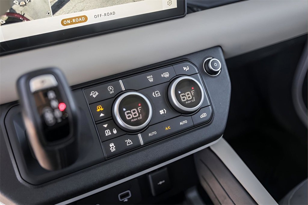 Used 2024 Land Rover Defender 110 X-Dynamic SE image 19