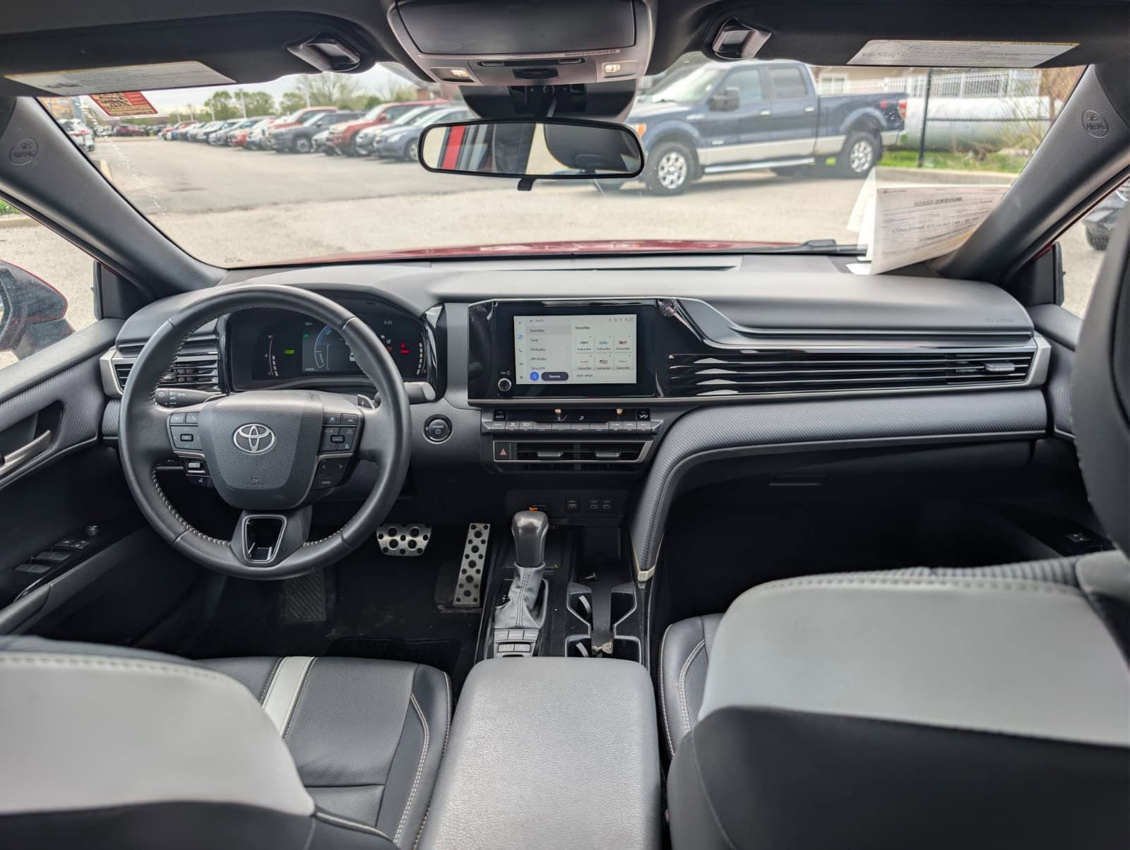 Used 2025 Toyota Camry SE FWD image 30