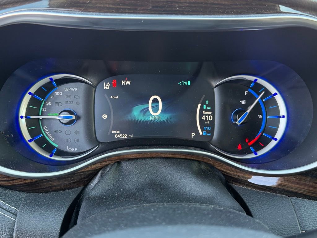 Used 2023 Chrysler Pacifica Limited image 18