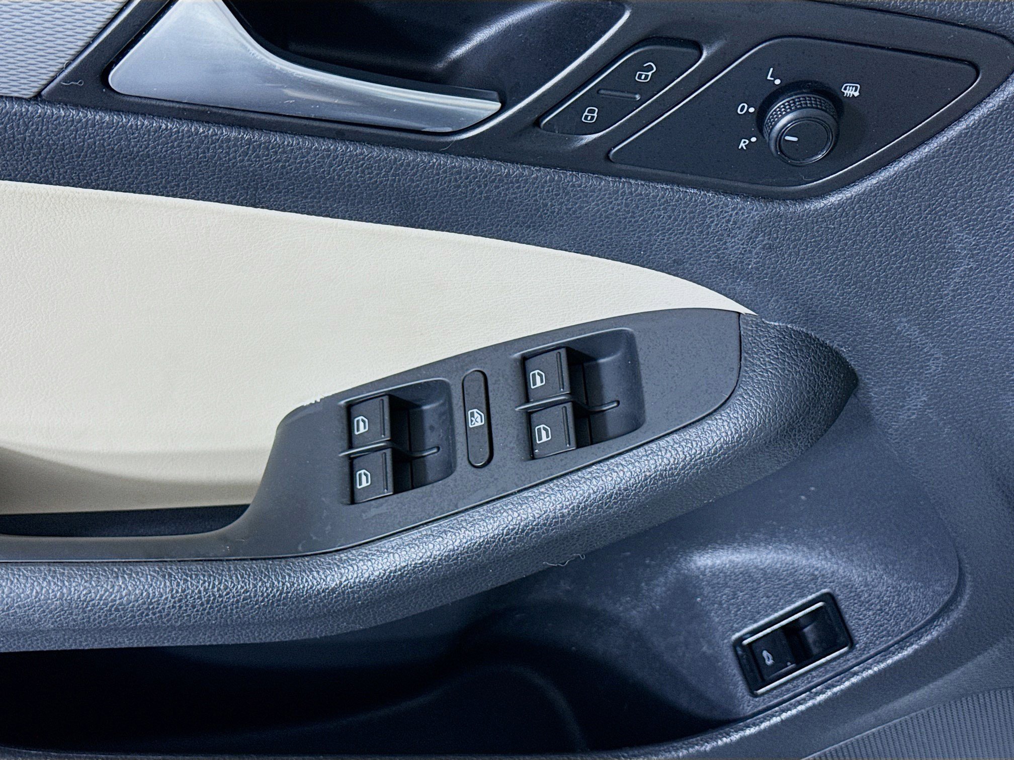 Used 2017 Volkswagen Jetta SE image 24