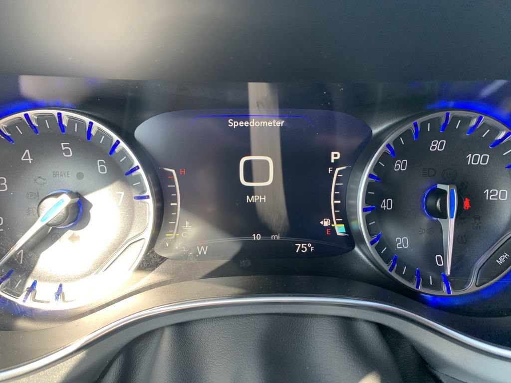 New 2026 Chrysler Pacifica Limited w/ Uconnect Theater Family Group AWD/4WD image 8