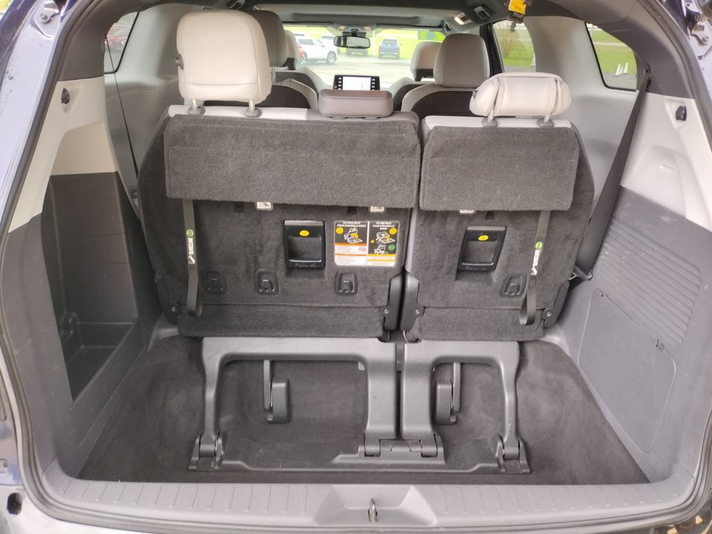 Used 2021 Toyota Sienna XSE AWD/4WD image 10