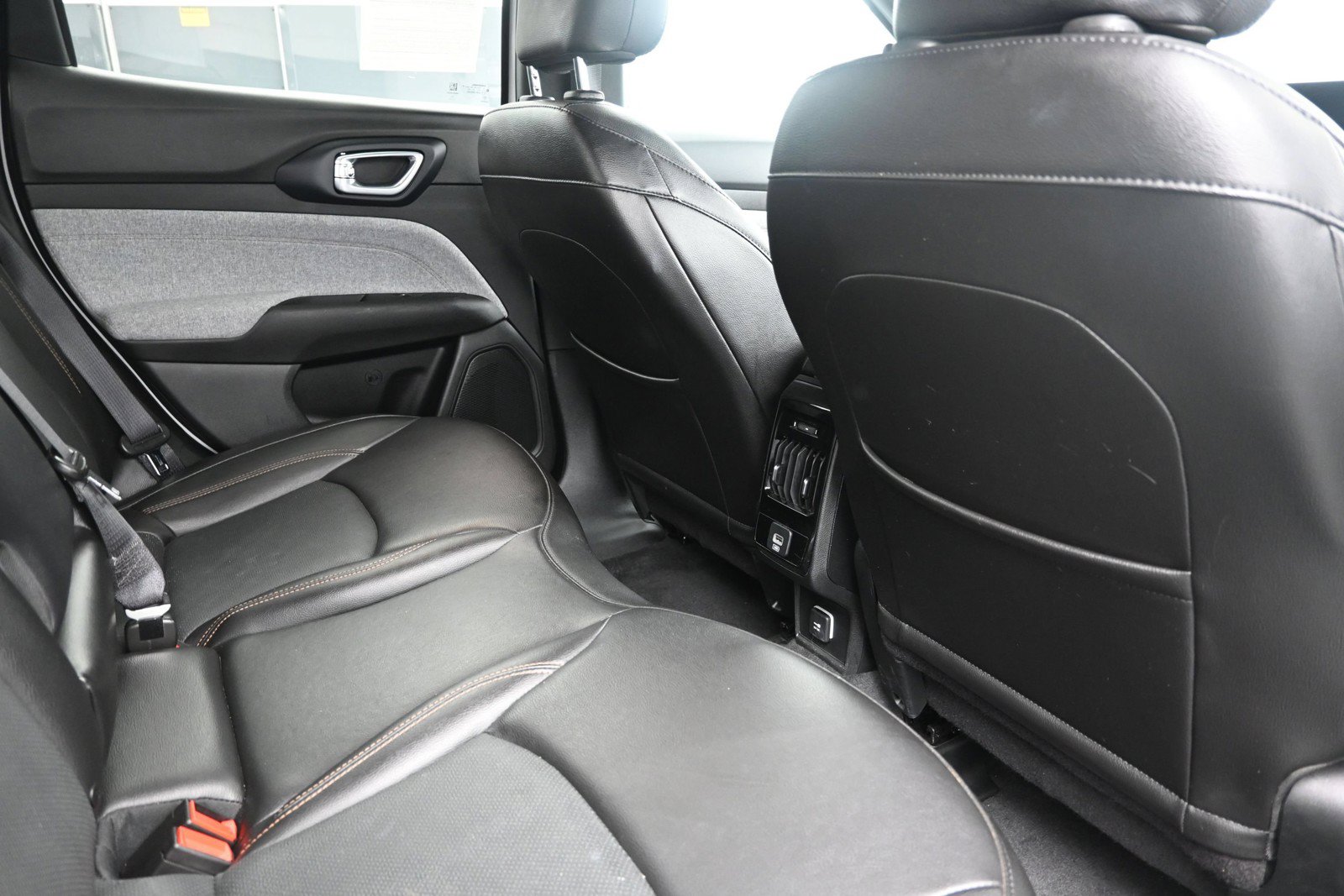 Used 2023 Jeep Compass Latitude AWD/4WD image 24