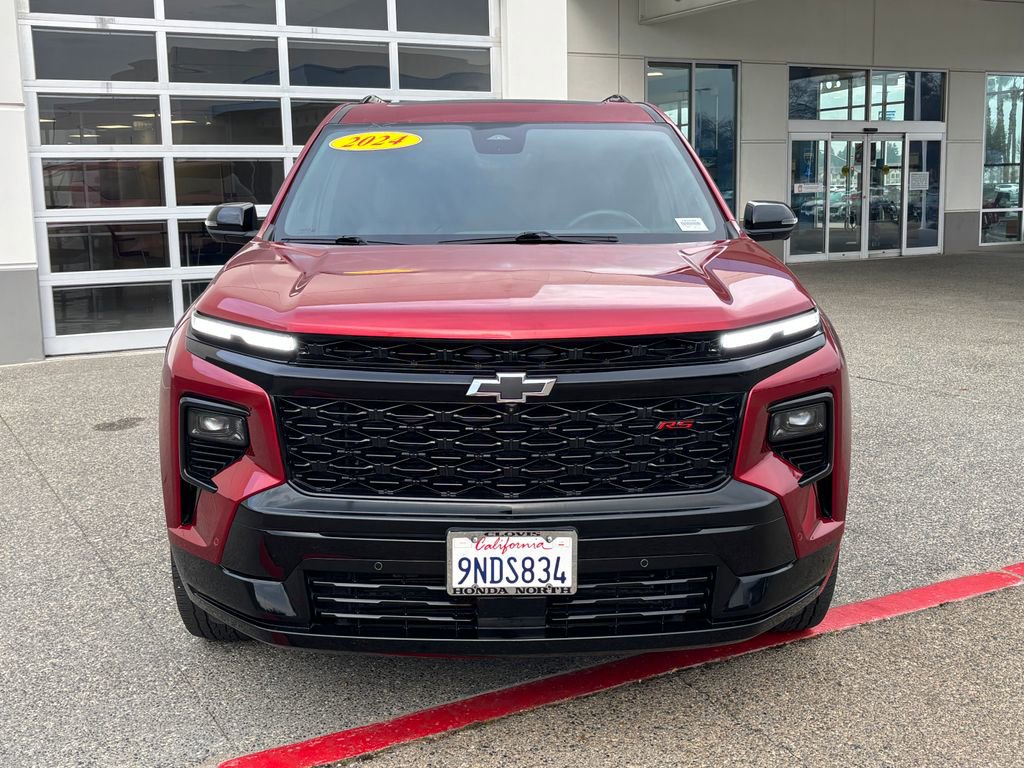Used 2024 Chevrolet Traverse RS image 2