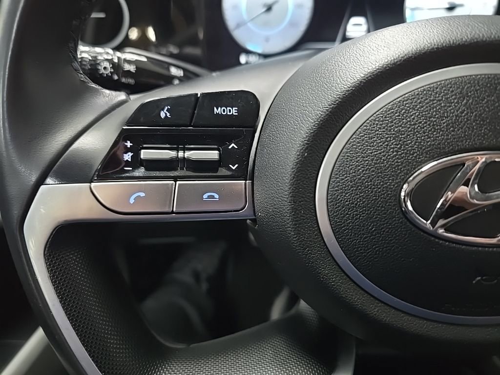 Used 2023 Hyundai Elantra Limited FWD image 16