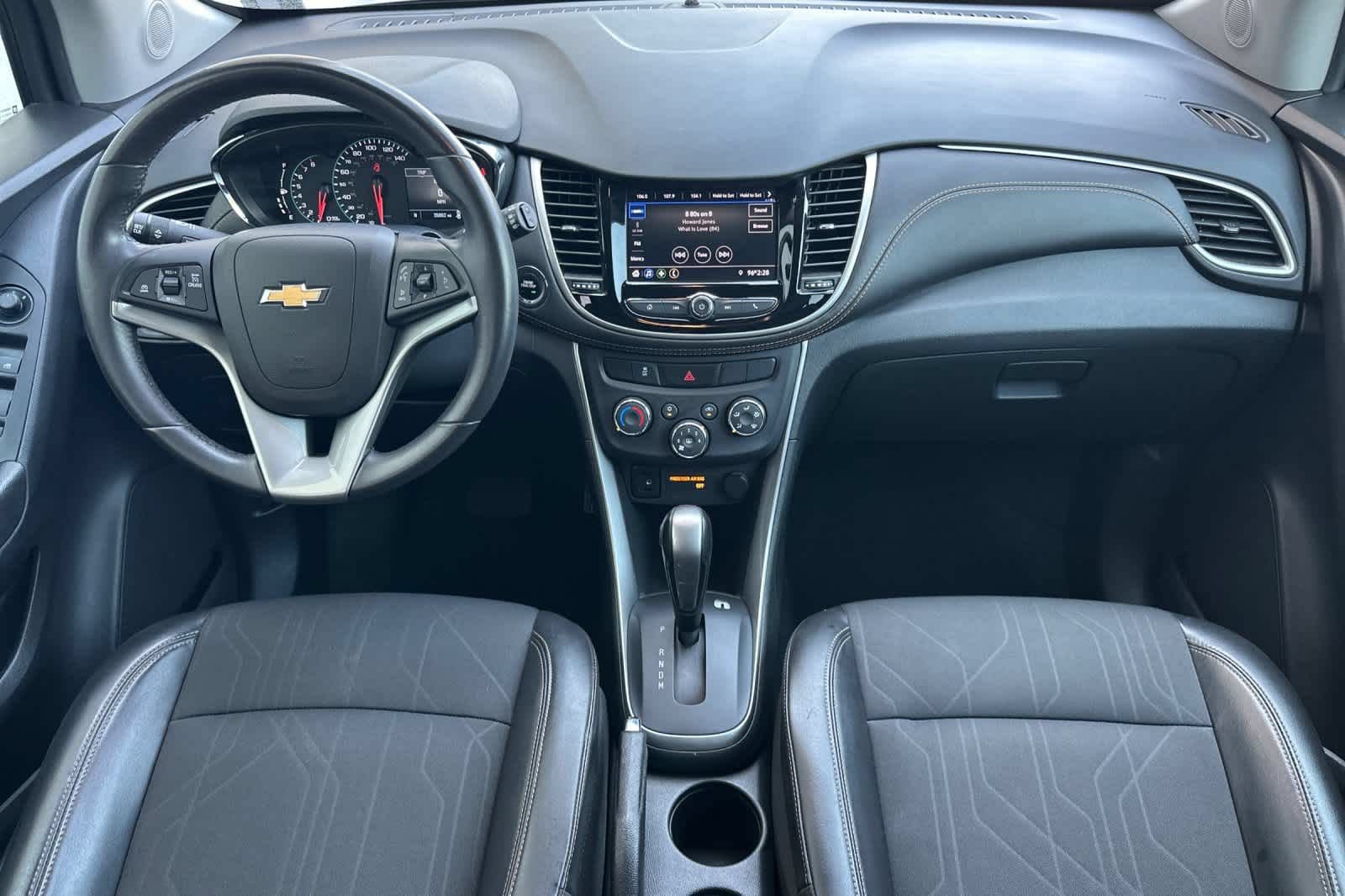 Used 2022 Chevrolet Trax LT w/ LT Convenience Package AWD/4WD image 3