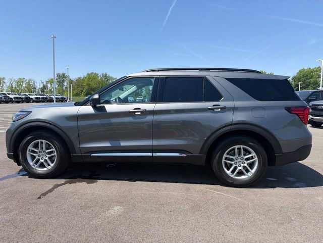 Used 2025 Ford Explorer Active RWD image 16