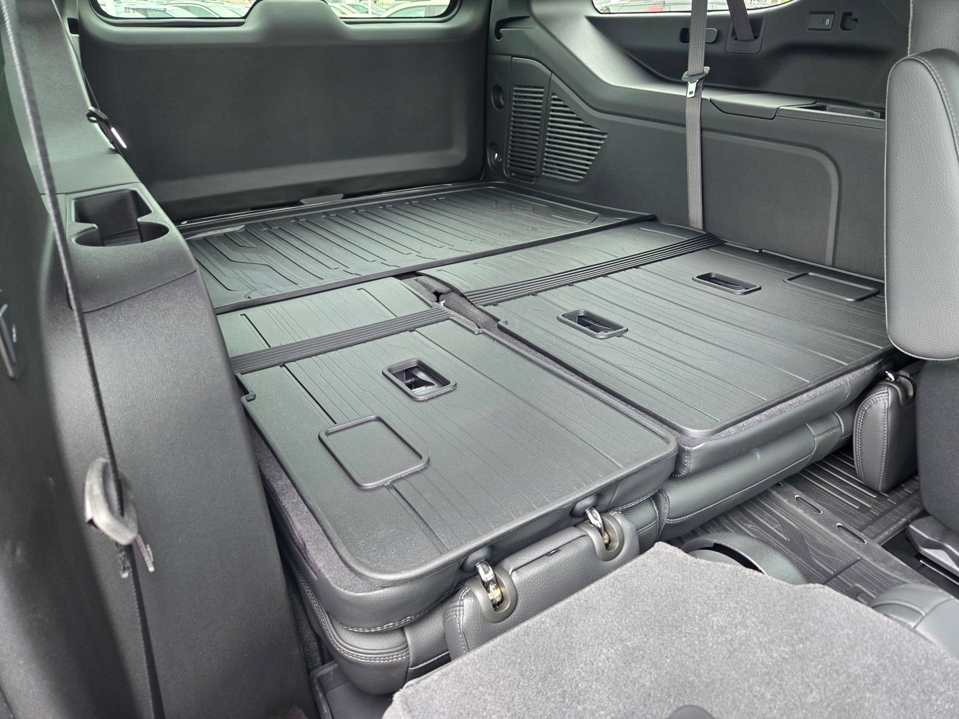 New 2026 GMC Yukon XL Denali w/ Sun & Power Step Package AWD/4WD image 24