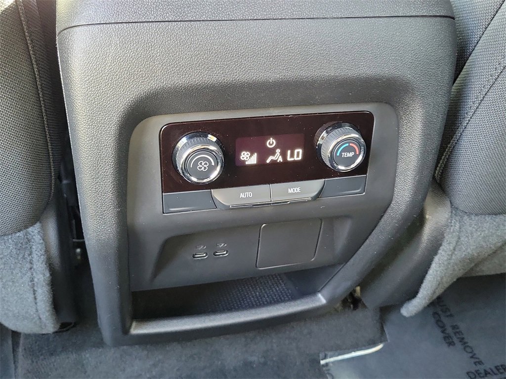Used 2025 Chevrolet Traverse LT image 20