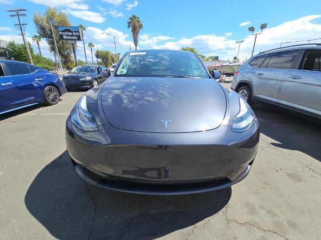 Used 2025 Tesla Model Y Long Range RWD image 4