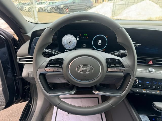 Used 2024 Hyundai Elantra SEL w/ Convenience Package FWD image 19