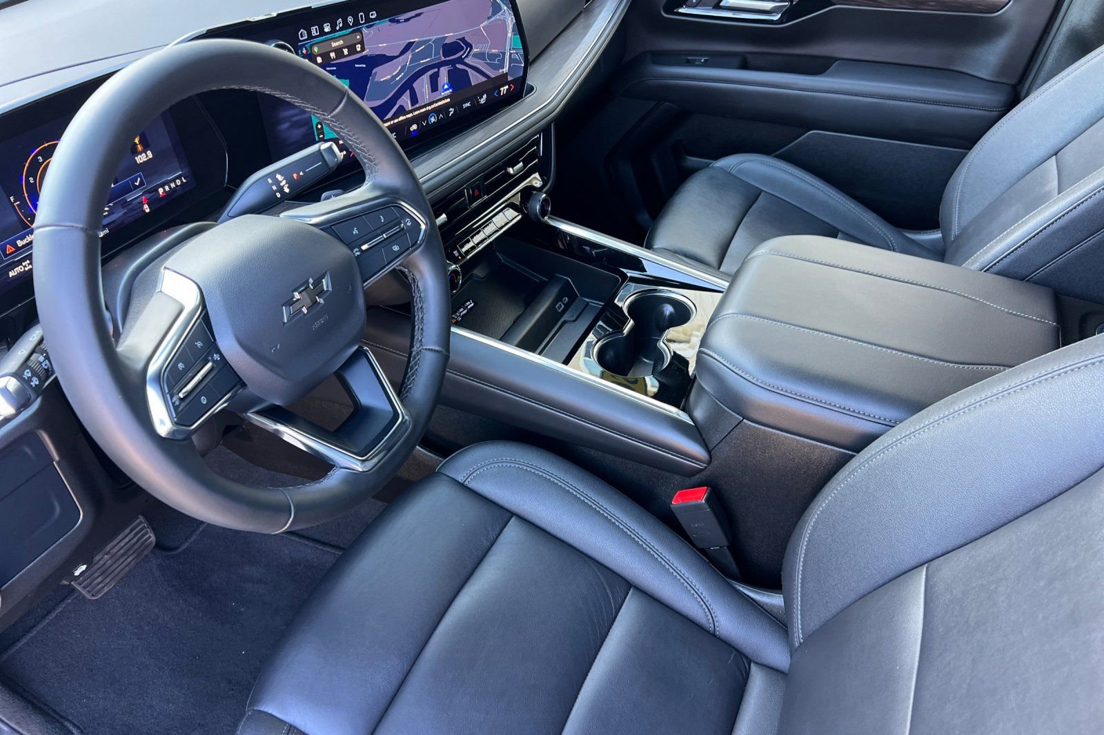 Used 2025 Chevrolet Suburban Z71 AWD/4WD image 10