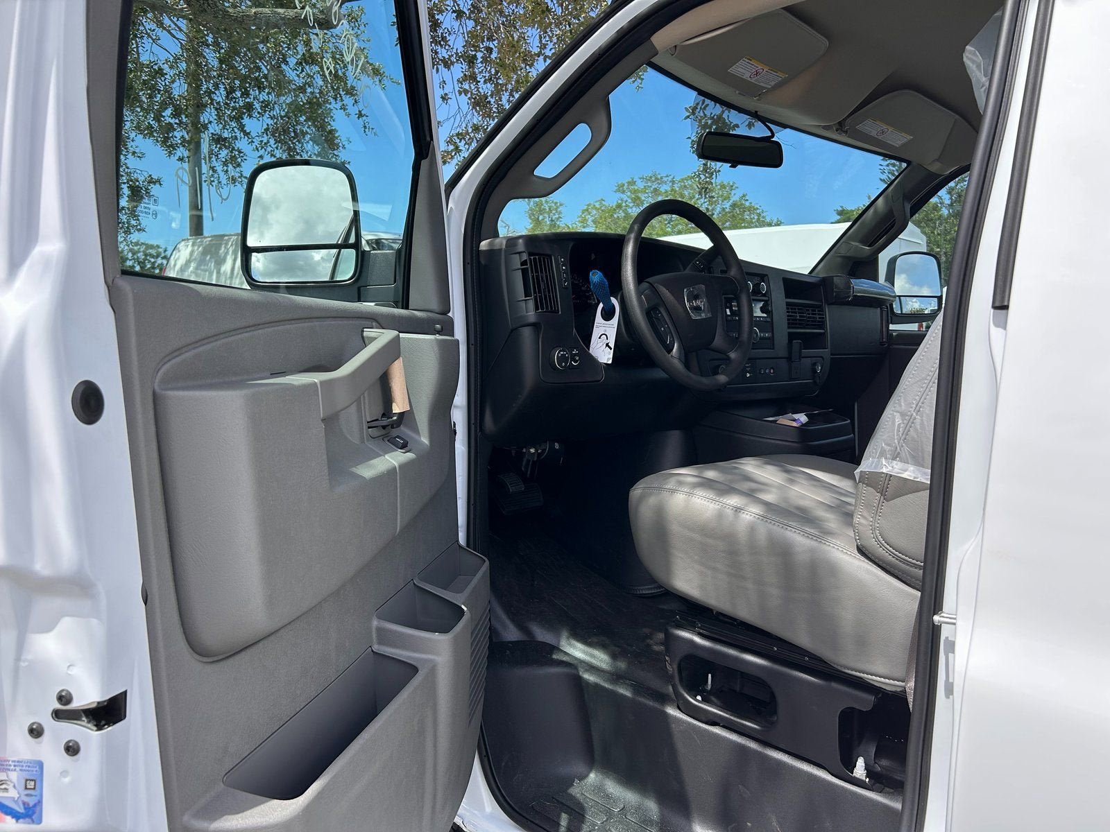 New 2025 GMC Savana 2500 w/ Driver Convenience Package RWD image 23
