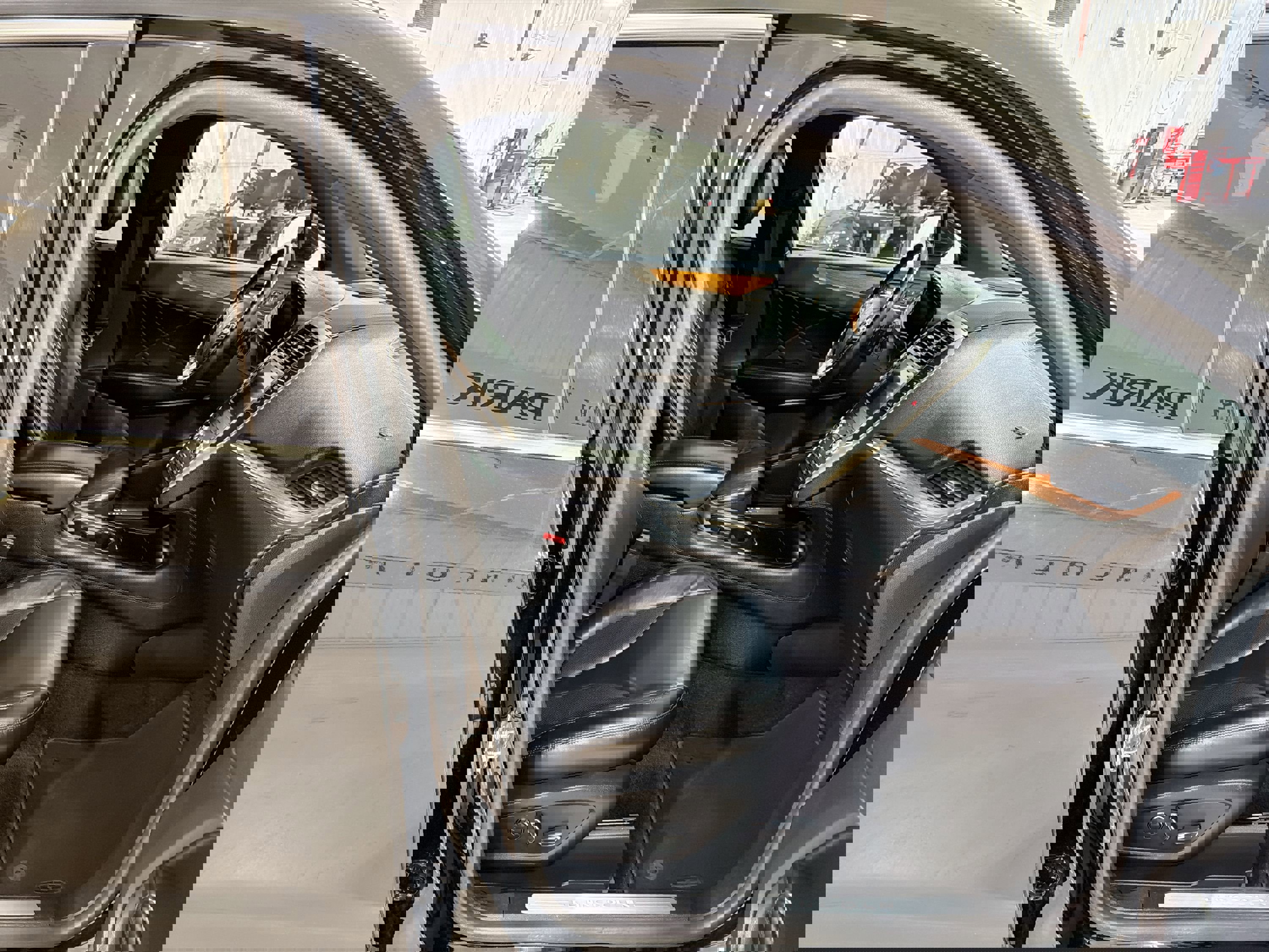 Used 2018 Lincoln MKC Select w/ Select Plus Package image 28