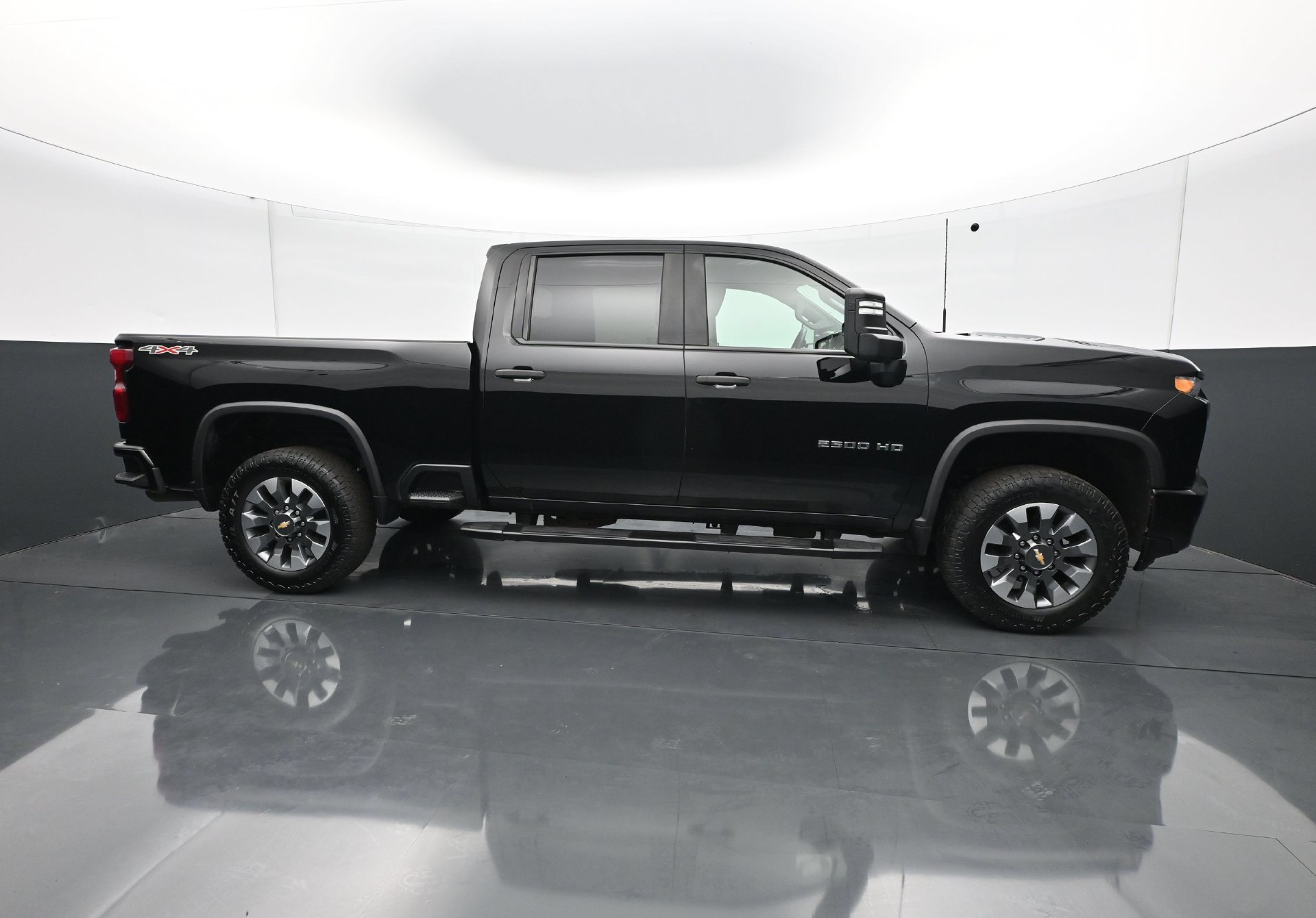 Used 2022 Chevrolet Silverado 2500 Custom w/ Custom Value Package AWD/4WD image 8