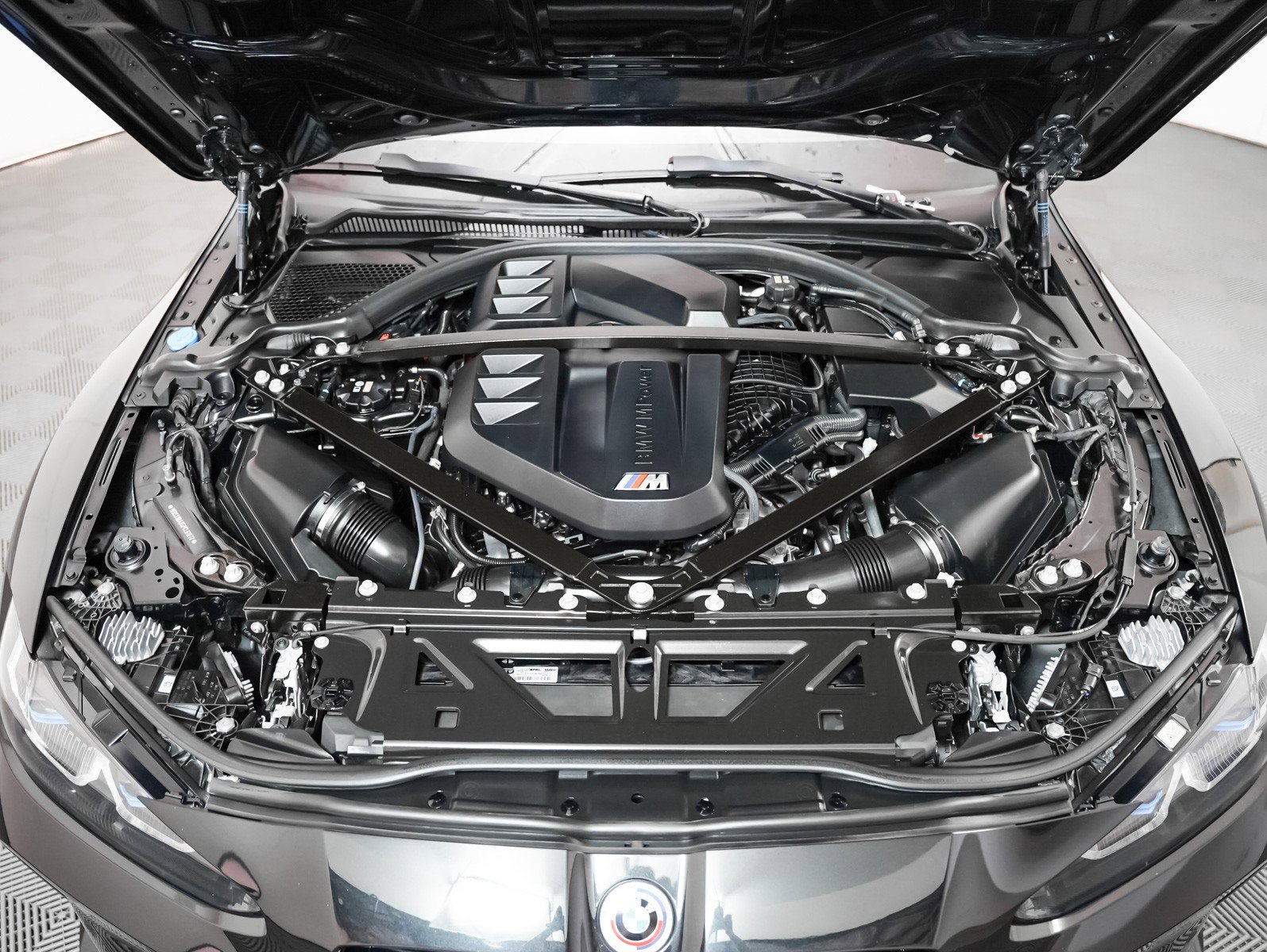 Used 2023 BMW M4 xDrive Competition image 4