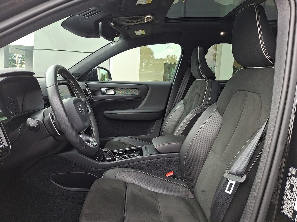 Used 2020 Volvo XC40 T5 R-Design w/ Protection Package Premier AWD/4WD image 13