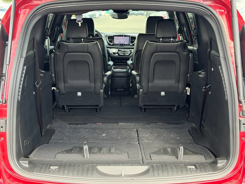 Certified 2025 Chrysler Pacifica Limited FWD image 10