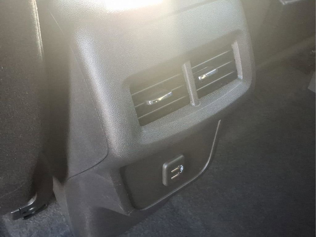 Used 2024 GMC Terrain SLE w/ Driver Convenience Package image 27