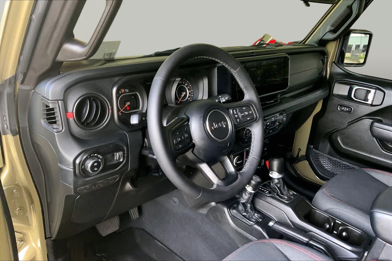 Used 2025 Jeep Gladiator Rubicon w/ Convenience Group AWD/4WD image 18