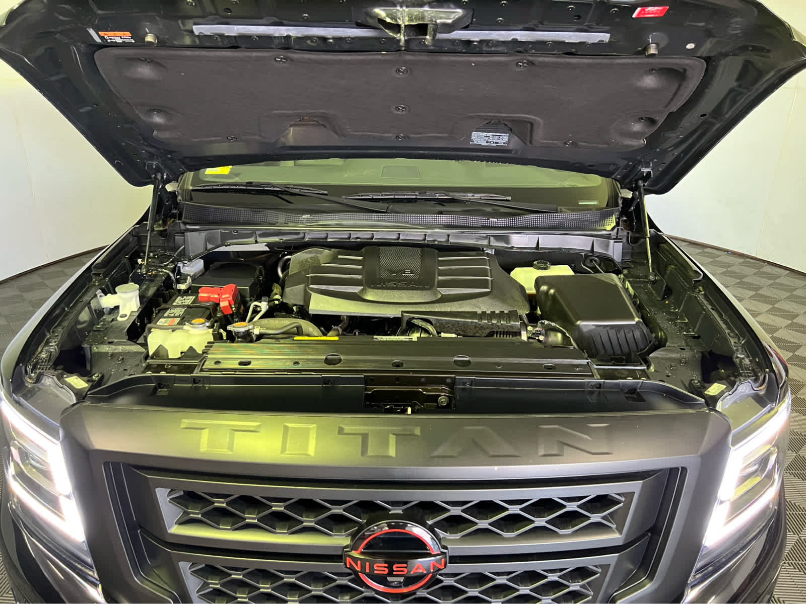 Certified 2024 Nissan Titan PRO-4X w/ Pro-4x Convenience Package AWD/4WD image 31