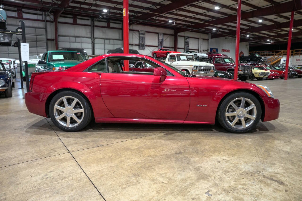 Used 2005 Cadillac XLR RWD image 25