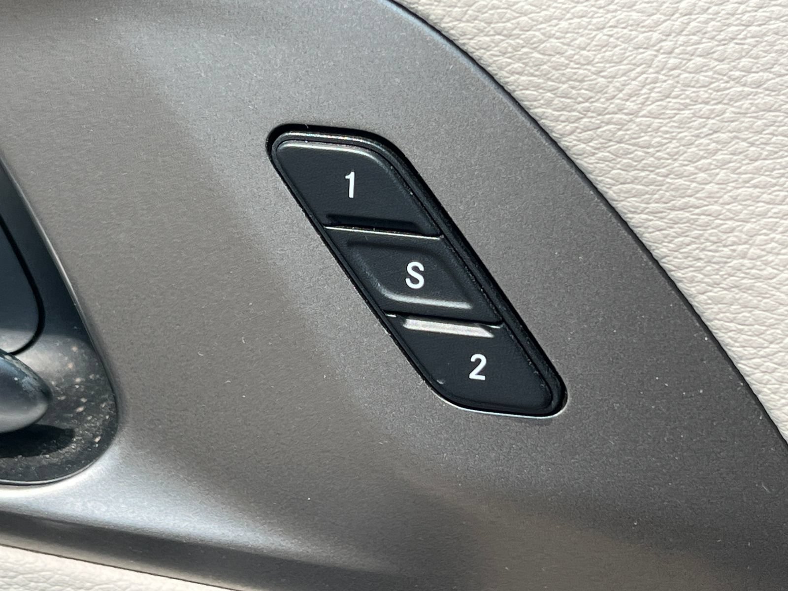 Used 2020 Chrysler Pacifica Touring-L Plus FWD image 5