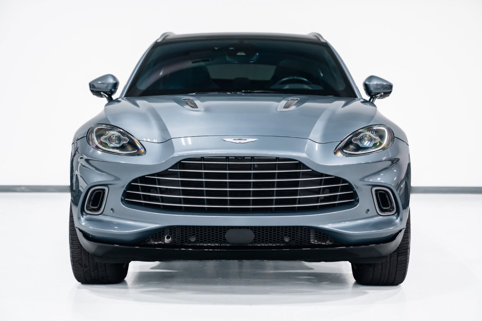 Used 2021 Aston Martin DBX image 3