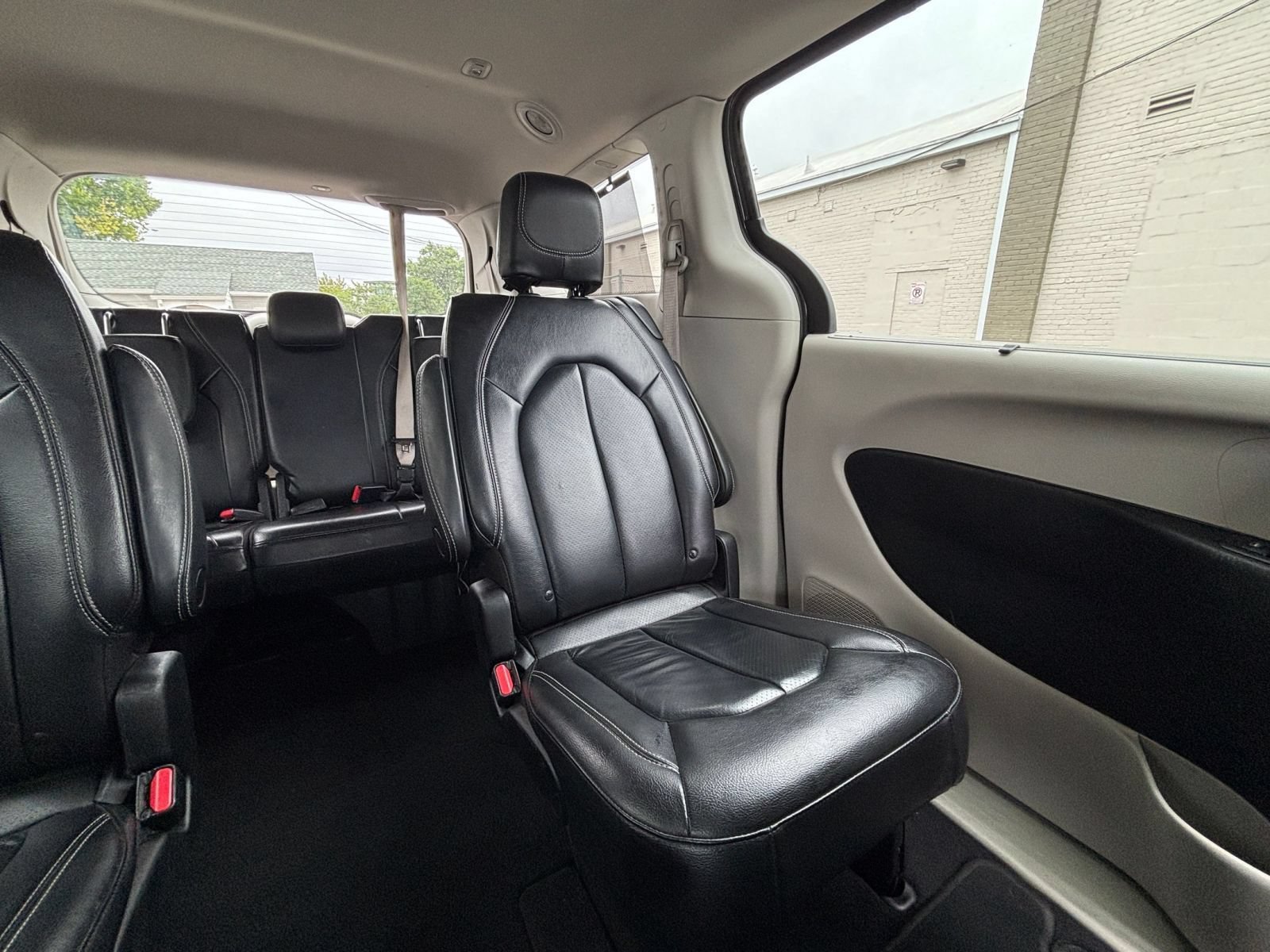 Used 2022 Chrysler Pacifica Touring-L FWD image 40