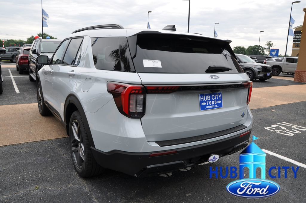 New 2026 Ford Explorer ST-Line RWD image 3