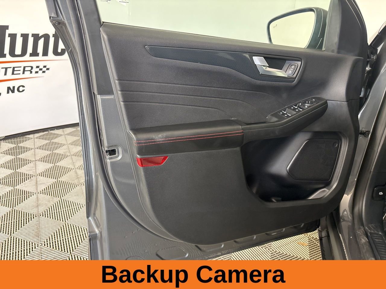 Used 2024 Ford Escape ST-Line w/ Tech Pack #1 AWD/4WD image 9