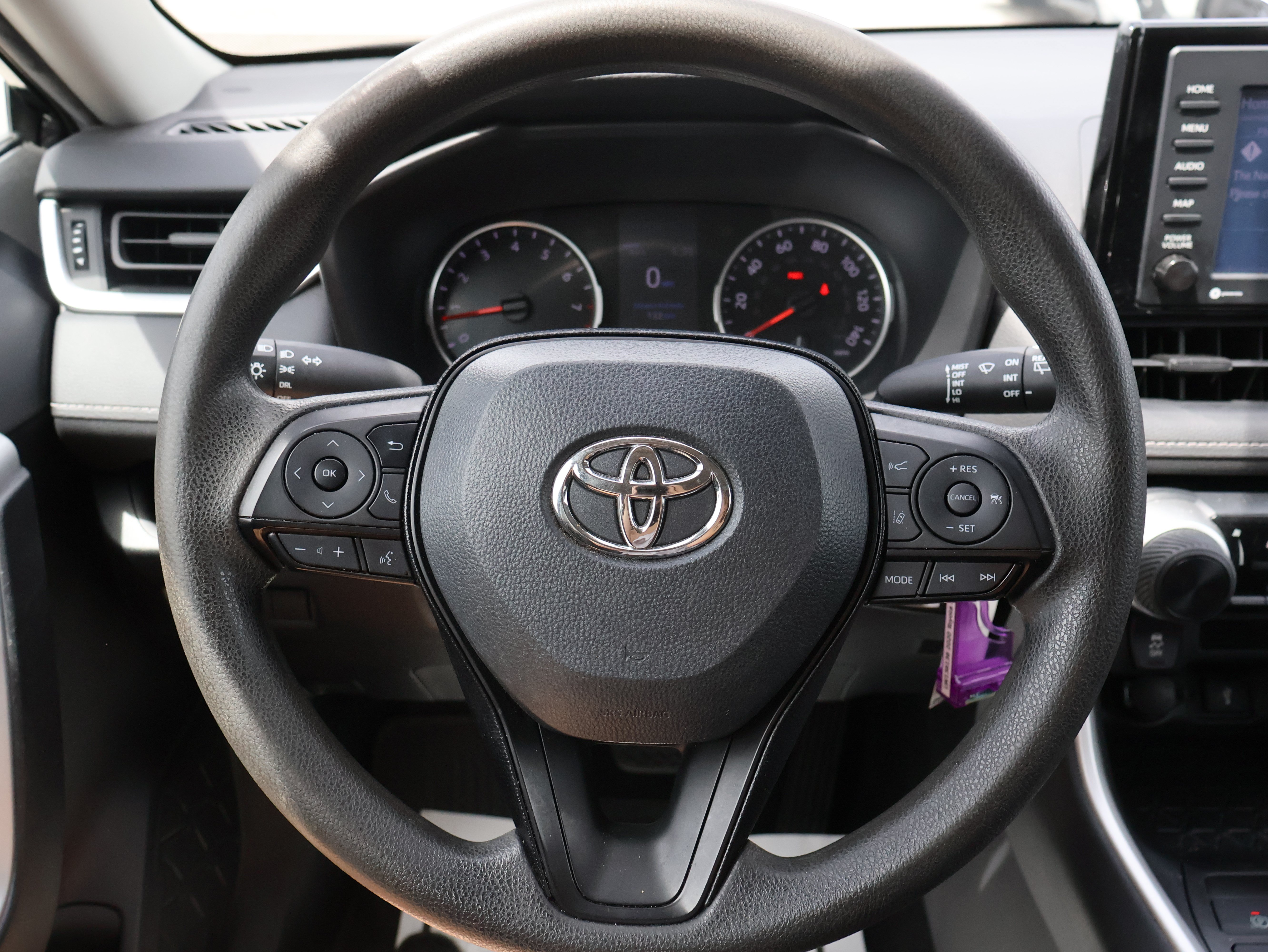 Used 2020 Toyota RAV4 LE AWD/4WD image 25