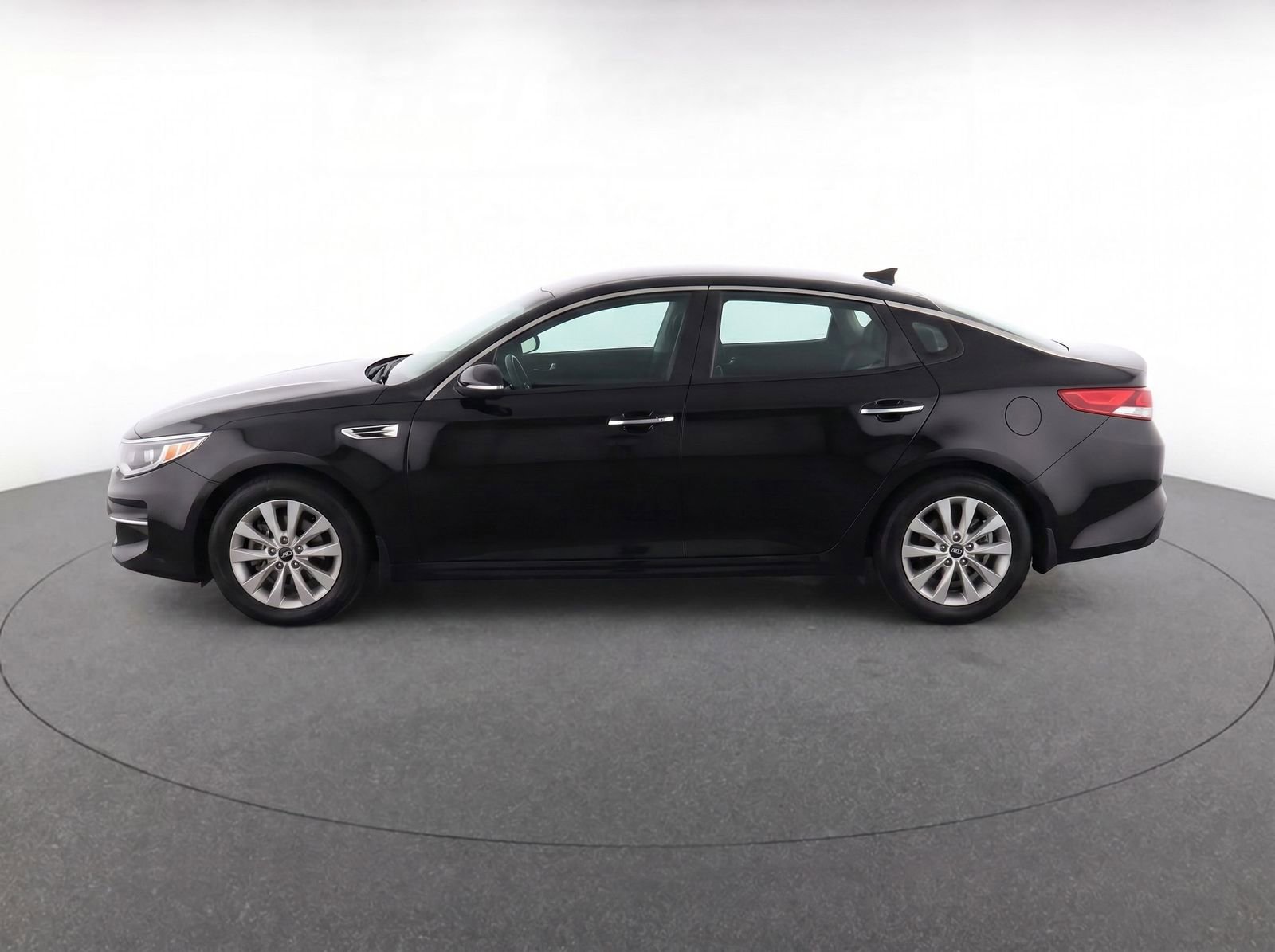 Used 2018 Kia Optima EX w/ Premium Package FWD image 6