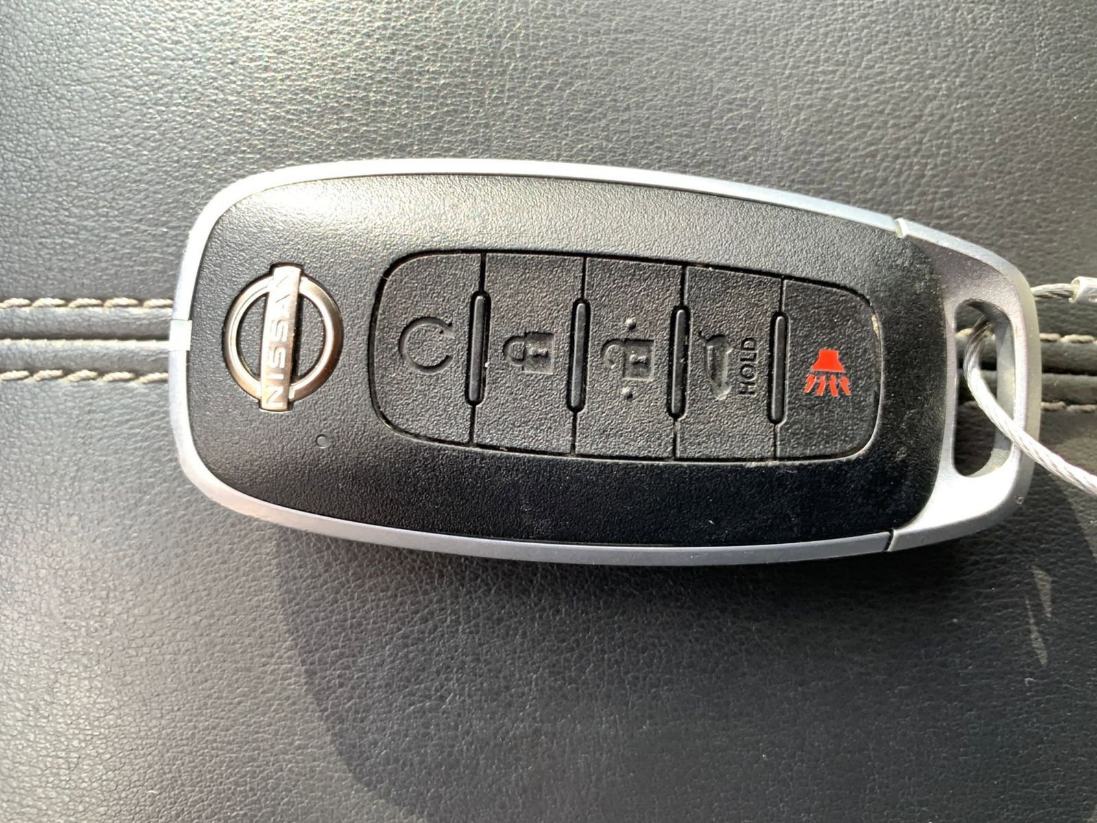 Used 2025 Nissan Pathfinder SV image 27