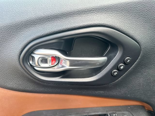 Used 2019 Jeep Cherokee Overland AWD/4WD image 46