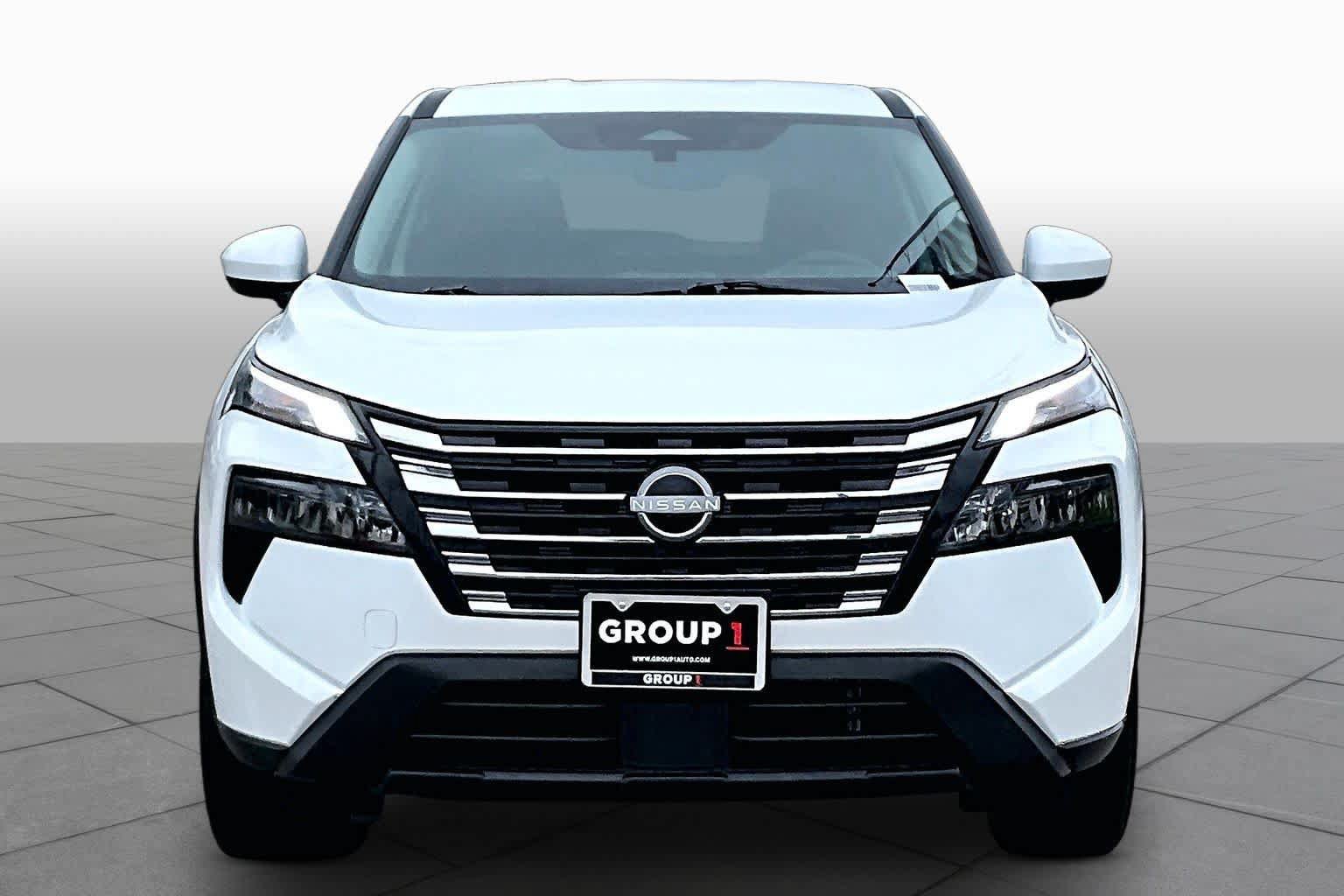 Certified 2025 Nissan Rogue SV FWD image 4
