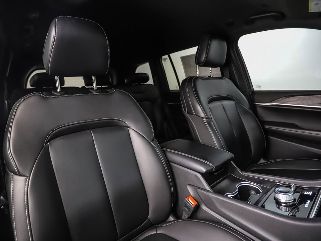 Used 2025 Jeep Grand Cherokee Limited w/ Trailer Tow Package image 31