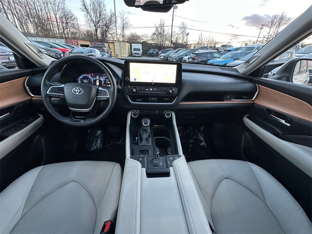 Used 2024 Toyota Grand Highlander Limited image 24