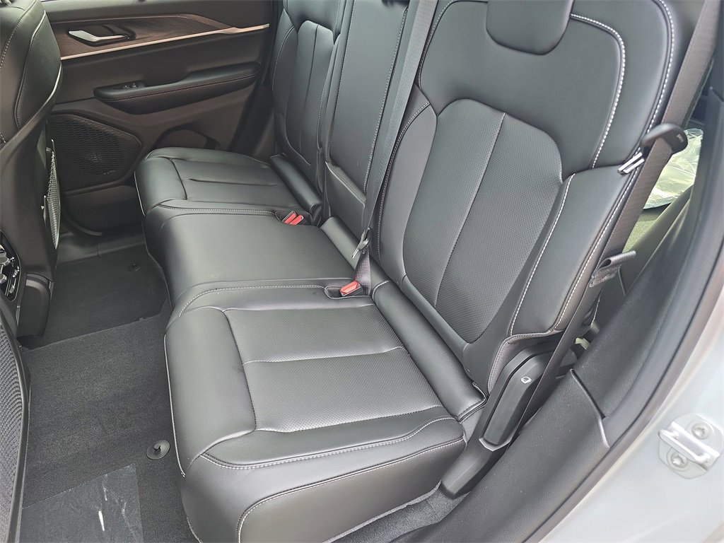 New 2025 Jeep Grand Cherokee Limited w/ Luxury Tech Group II image 14